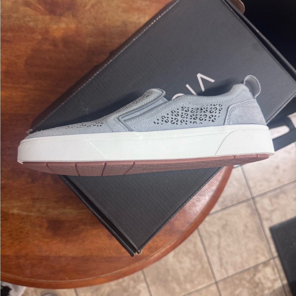 Vionic Women’s Kimmie Sneaker Slip On - Picture 3 of 4